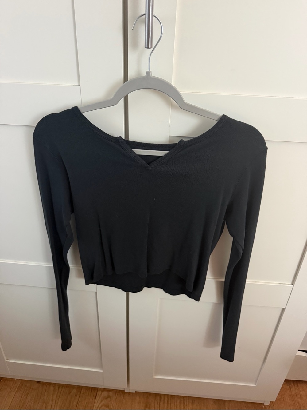 Brandy Melville Black Long-Sleeve Cropped V-Neck Top